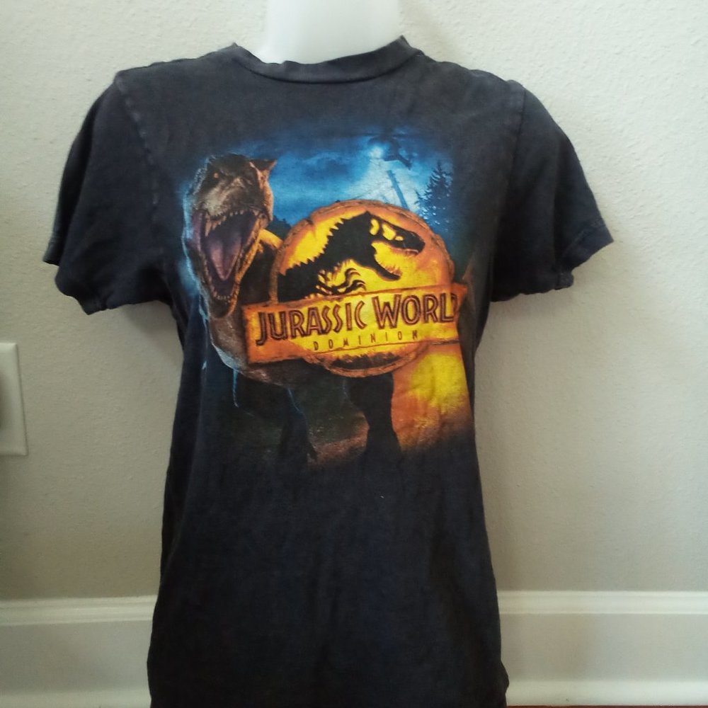Universal Studios Jurassic World Dominion shirt size XS